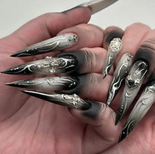 Load image into Gallery viewer, 24Pcs Horror Comic Tomie Press on Nails