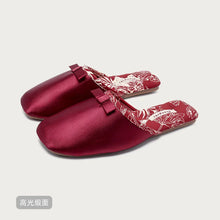 Load image into Gallery viewer, Luxury Silk Print Design Flat Slippers Women Sweet Butterfly Knot Decoration Modern Slippers Comfortable Elegant Home Slippers