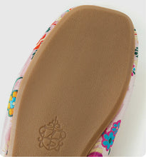 Load image into Gallery viewer, Embroidered Flower Slippers