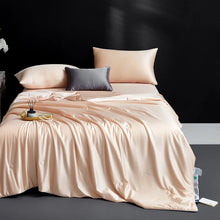 Load image into Gallery viewer, 100% Muberry Silk Fill Summer Quilt