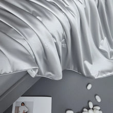 Load image into Gallery viewer, 100% Muberry Silk Fill Summer Quilt