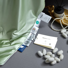 Load image into Gallery viewer, 100% Muberry Silk Fill Summer Quilt