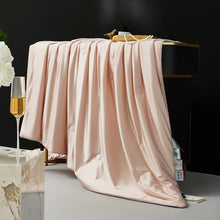 Load image into Gallery viewer, 100% Muberry Silk Fill Summer Quilt