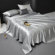 Load image into Gallery viewer, 100% Muberry Silk Fill Summer Quilt