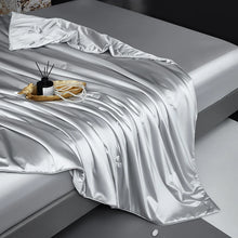 Load image into Gallery viewer, 100% Muberry Silk Fill Summer Quilt