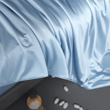 Load image into Gallery viewer, 100% Muberry Silk Fill Summer Quilt