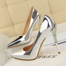 Load image into Gallery viewer, Metal Carving Heels Gold Handmade Wedding Shoes