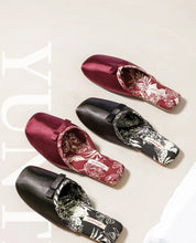 Load image into Gallery viewer, Luxury Silk Print Design Flat Slippers Women Sweet Butterfly Knot Decoration Modern Slippers Comfortable Elegant Home Slippers
