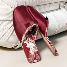 Load image into Gallery viewer, Luxury Silk Print Design Flat Slippers Women Sweet Butterfly Knot Decoration Modern Slippers Comfortable Elegant Home Slippers
