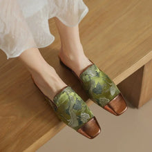 Load image into Gallery viewer, Flower Pantofle Low Luxury Slides Pointed Slippers
