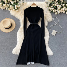 Load image into Gallery viewer, Retro Print Pleated Dress
