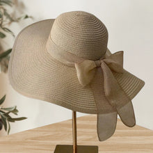 Load image into Gallery viewer, Bow Beach  Oversize Straw Hat
