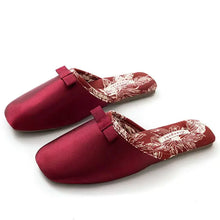 Load image into Gallery viewer, Women&#39;s Silk  Slippers
