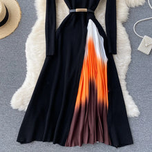 Load image into Gallery viewer, Retro Print Pleated Dress
