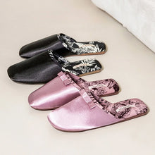 Load image into Gallery viewer, Luxury Silk Print Design Flat Slippers Women Sweet Butterfly Knot Decoration Modern Slippers Comfortable Elegant Home Slippers

