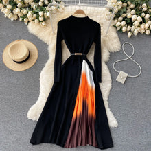 Load image into Gallery viewer, Retro Print Pleated Dress
