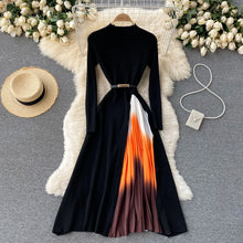 Load image into Gallery viewer, Retro Print Pleated Dress
