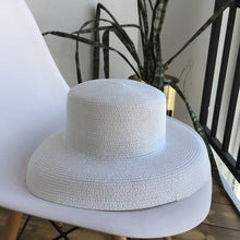 Load image into Gallery viewer, Folding Beach Hat
