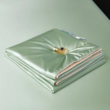 Load image into Gallery viewer, 100% Muberry Silk Fill Summer Quilt
