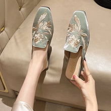 Load image into Gallery viewer, Velour Embroidery Flower Slippers

