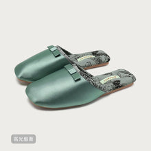 Load image into Gallery viewer, Luxury Silk Print Design Flat Slippers Women Sweet Butterfly Knot Decoration Modern Slippers Comfortable Elegant Home Slippers
