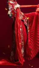 Load image into Gallery viewer, Chinese wedding dress for rent 高档绣禾出租1604
