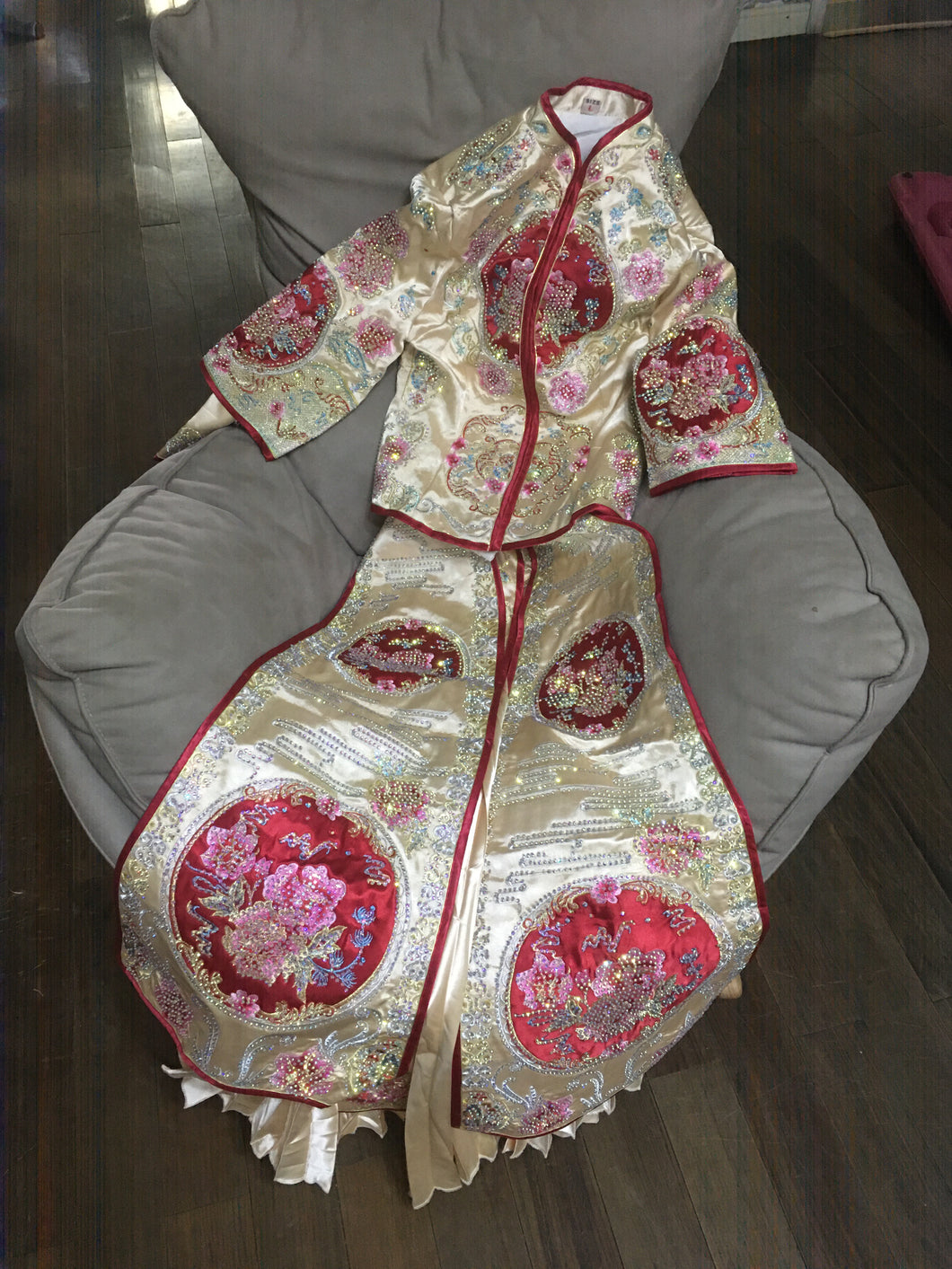 Chinese wedding dress for rent 高档绣禾出租1618